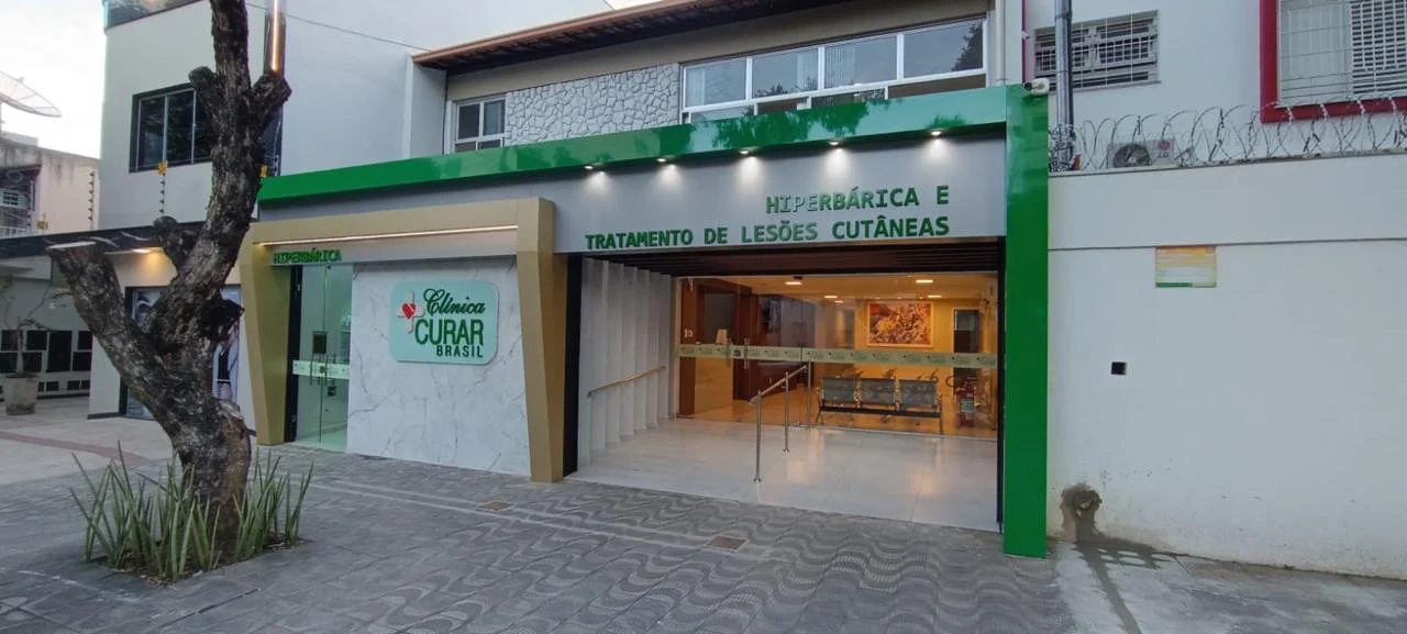 Fachada da Clínica Curar Brasil Centro, na Rua Arthur Bernardes, em Governador Valadares